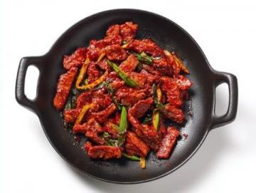 青椒炒肉:一碟鑊氣蒸騰的人間煙火, 滿足你的味覺記憶與情感共鳴