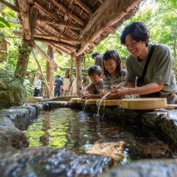 隱秘山水美食地,垂釣捕蝦享時(shí)光師傅70年代料理!