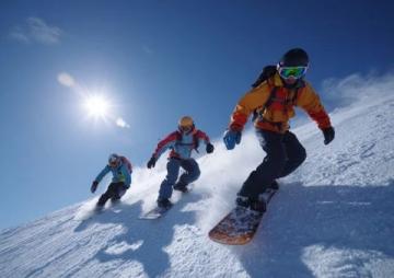 金佛山雪場開放，暢享滑雪樂趣，冬日旅游勝地不容錯過！