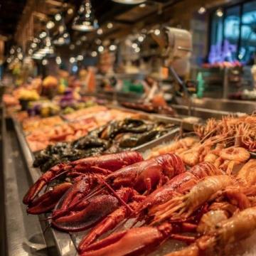 青島:以新鮮海鮮和地方特色小吃著稱的海濱城市