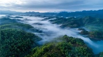 云端之藍:瀘沽湖畔的旅行回憶