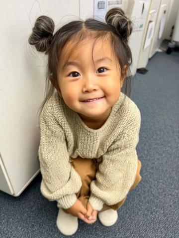 謝浩男媽媽許健華成功回歸,帶小女兒上學,還展示廚房神器