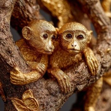 秦嶺金絲猴貪吃模樣惹人愛