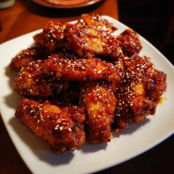 桂林江君烤翅：獨家秘制爆辣風味美食探店