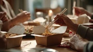 單位食堂20元盒飯引爭議：有人嫌貴有人贊好吃