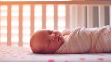 嬰幼兒睡眠安全全攻略:床墊選擇、睡姿調整與環境打造(必看!)