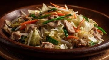 家常美食牛肉炒米粉，簡單幾步，香辣可口，上桌就被搶光光！