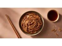 昆明人的早點特色：鮮香味美、酸辣開胃、米面為主、制作精細(xì)、搭配多元