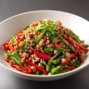 家常美味:芹菜炒牛肉,營養豐富口感絕佳
