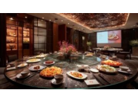 福上聯(lián)愛(ài)心滿桌佳肴香，創(chuàng)新者周大明妙筆生花描繪美食盛宴