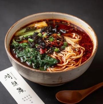 成都美食特色：火鍋、串串香與擔擔面的魅力