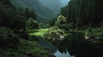 成都周邊熱門景區攻略：自然風光和人文景觀。
