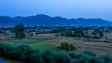 秋夜憶鄉關山高
