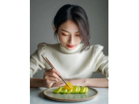 邱曉輝五律·阿丘午餐賞析：享受美味佳肴和生活樂趣