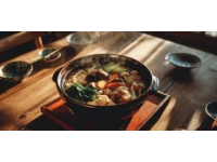 木桶飯香四溢，老少咸宜，多層次美味體驗