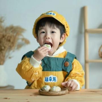 明天提前為孩子們過六一,老師建議準備食物共享美好時光