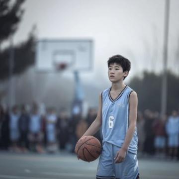 范志毅的父親范九齡曾在閘北區少體校帶過鄭科偉,十分欣賞他的拼勁和踢球風格