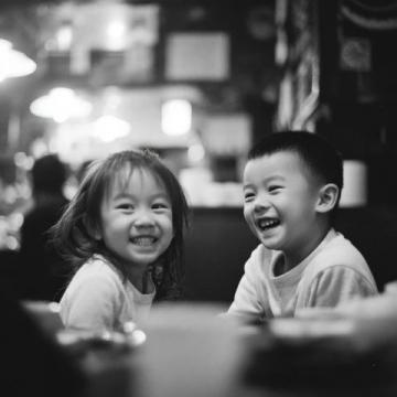 父子在青島的周末:烤羊腿、電影與臺球桌上的成長瞬間