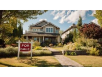 在7月，受行業周期性調整的影響，新房市場出現了季節性回落