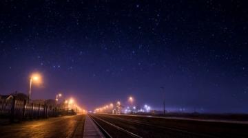 夜幕下的南寧站,溫暖的燈光歡迎著我回家