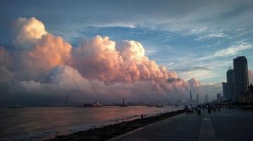 廈門是一座充滿文藝氣息的海濱城市，既有浪漫的海島風光，也有閩南文化的深厚底蘊