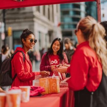 城市美食節(jié)火爆!各式小吃成群結(jié)隊(duì)吸引大眾