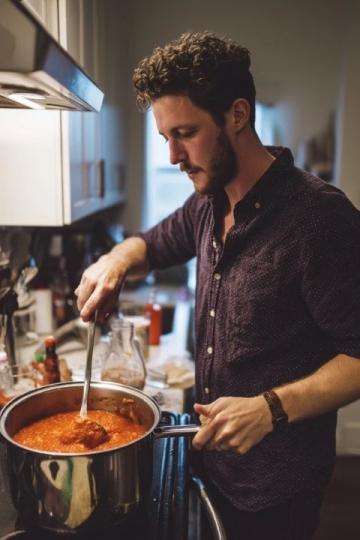 支持男性下廚:秋季養生與家庭和諧的雙重益處