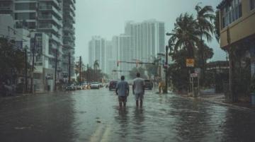 臺(tái)風(fēng)季必備！防汛知識(shí)全指南，保障您和家人安全