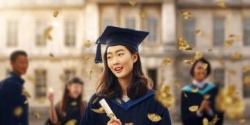 山東棗莊一大學(xué)感人畢業(yè)典禮，學(xué)子含淚告別校園