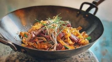 夏日炎炎 北京美食之旅:蕎麥味冷面風(fēng)靡全城