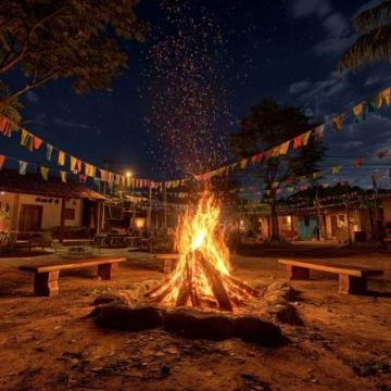 海南旅行印象:疍家漁村與黎族篝火晚會的溫情瞬間