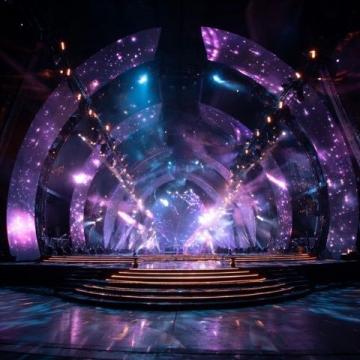 華晨宇在佛山舉辦了首場演唱會，在現場創造出了火星樂園的奇幻世界。