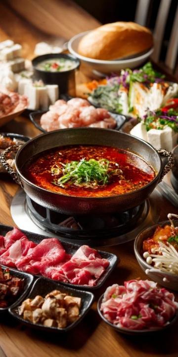 按頭分享美食藏在香巴拉大道的菌子火鍋！太好吃了