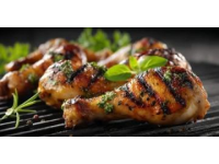 市區旁的絕佳選擇!荔枝木炭燒雞與招牌燒鵝令人垂涎,環境優雅,停車免費!