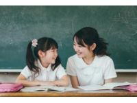 八上英語期中作文攻略：五類高頻主題范文速背