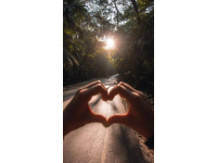 擁抱2025：心懷愛與希望，迎接新年的旅程