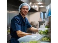 拼好飯解決用餐難題，但需提升品質與衛生標準