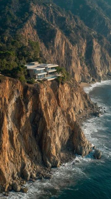 我必須鄭重推薦,四姑娘山天空之城懸崖酒店絕對是頂級住宿!