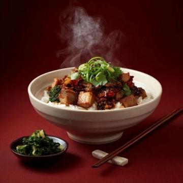 對于湖南沅陵人來說，一碗正宗的沅陵豬腳粉，承載著他們日常飲食習慣和鄉愁