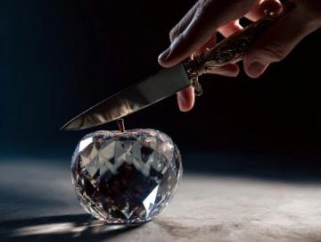 被刺傷時為何不能自行拔出異物？了解一下這個救命知識