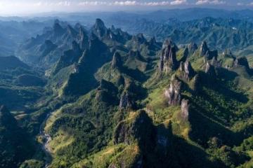 桂林陽朔喀斯特奇觀：探秘課本中的峰林與地下世界