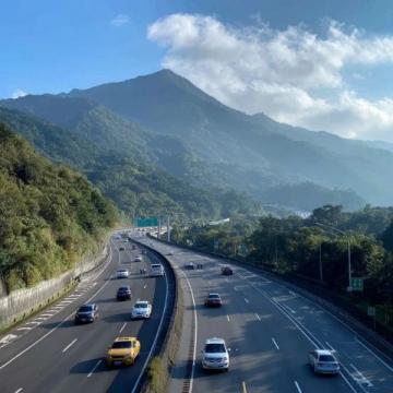 昨天是十一假期的第三天,天氣不錯,趁著高速不收費