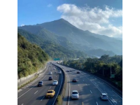 昨天是十一假期的第三天，天氣不錯，趁著高速不收費