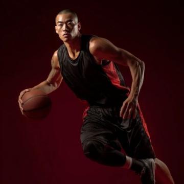 張鎮(zhèn)麟再次轉會,一度引起國內(nèi)籃球界的巨大震動。