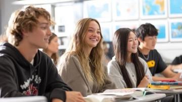 初二成績優異助力初三沖刺理想高中:高效學習策略與必備科目攻略