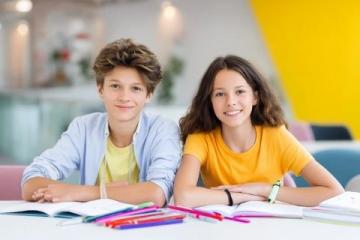 初二成績優異助力初三沖刺理想高中:高效學習策略與必備科目攻略