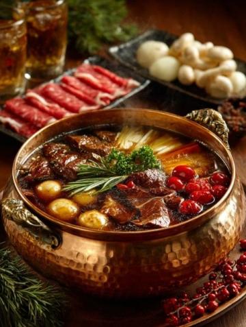 金華必嘗美食：三出山火鍋，家庭聚會情侶約會首選！