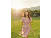 粉衣漫步：林薇的時尚味蕾之旅