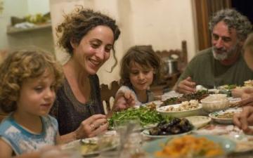 假期最后一天，計(jì)劃是去外婆家吃中飯,其實(shí)我們并不想去，年輕人求變