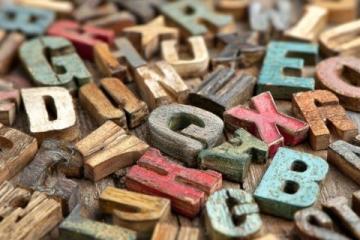 探尋英文字母的東方之美——徐冰帶你解讀英文方塊字的奧秘